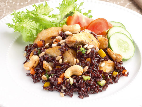 Stir-fried riceberry with tilapia