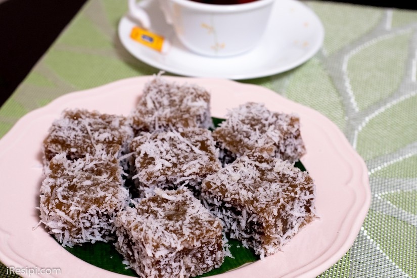 How to Make Traditional Kuih Kosui