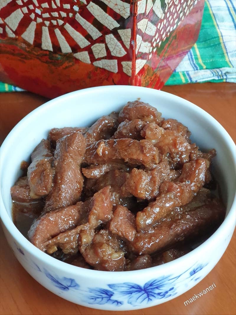 Moo Hong, a northern food with a rich flavor and an easy way to marinate pork.